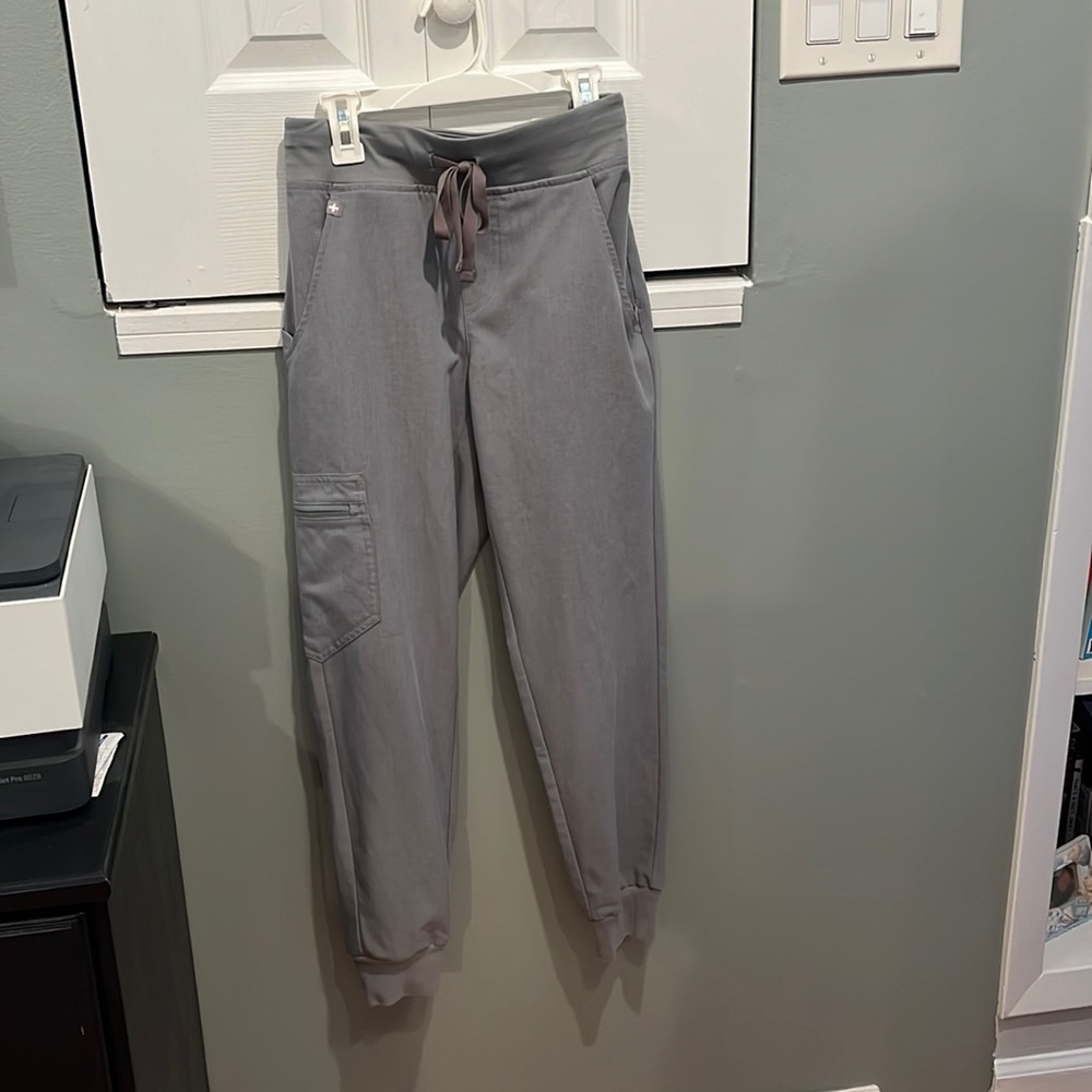 FIGS Zamora joggers, space gray